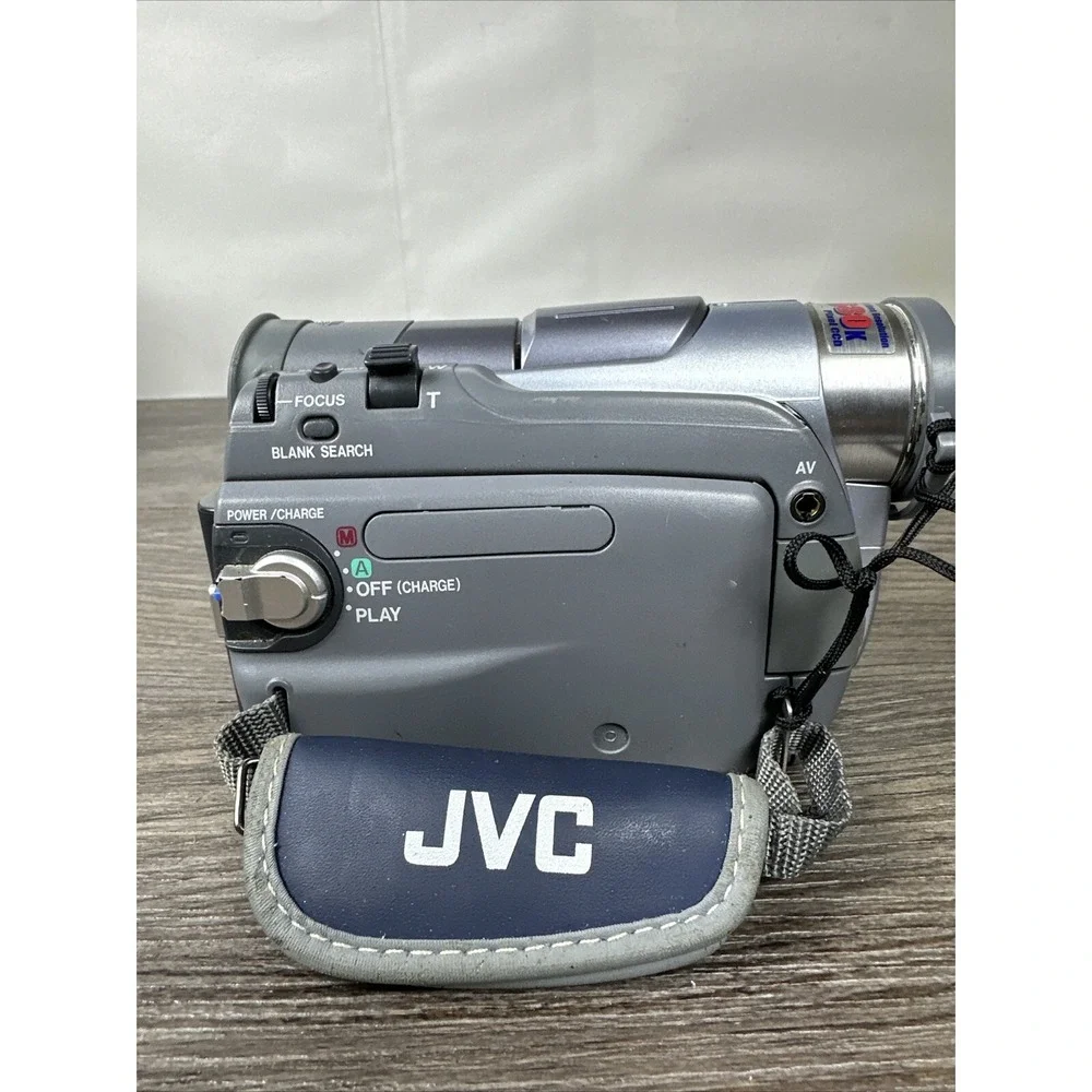 VTG JVC Digital Video Camera Mini DV Camcorder GR-D90U 700X (For Parts Untested)